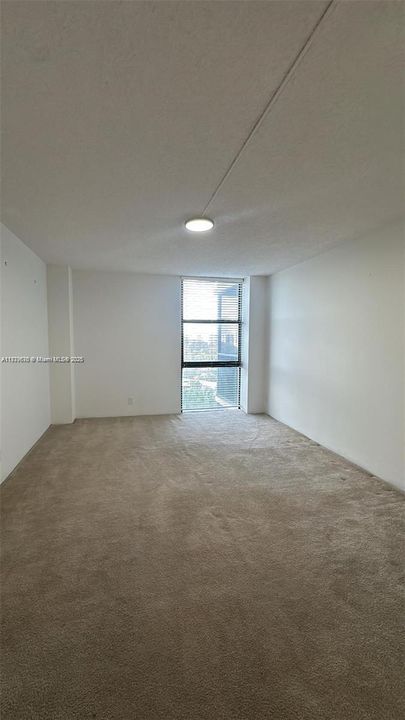 待售: $190,000 (1 贝兹, 1 浴室, 1038 平方英尺)