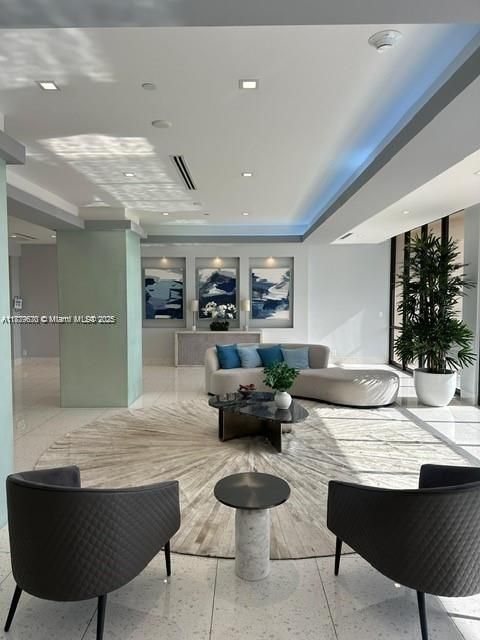 待售: $190,000 (1 贝兹, 1 浴室, 1038 平方英尺)