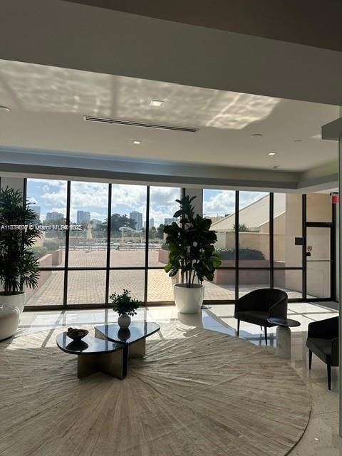 待售: $190,000 (1 贝兹, 1 浴室, 1038 平方英尺)