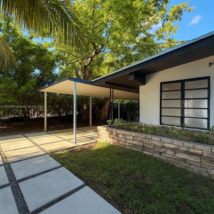 Activo con contrato: $1,749,000 (3 camas, 3 baños, 1700 Pies cuadrados)