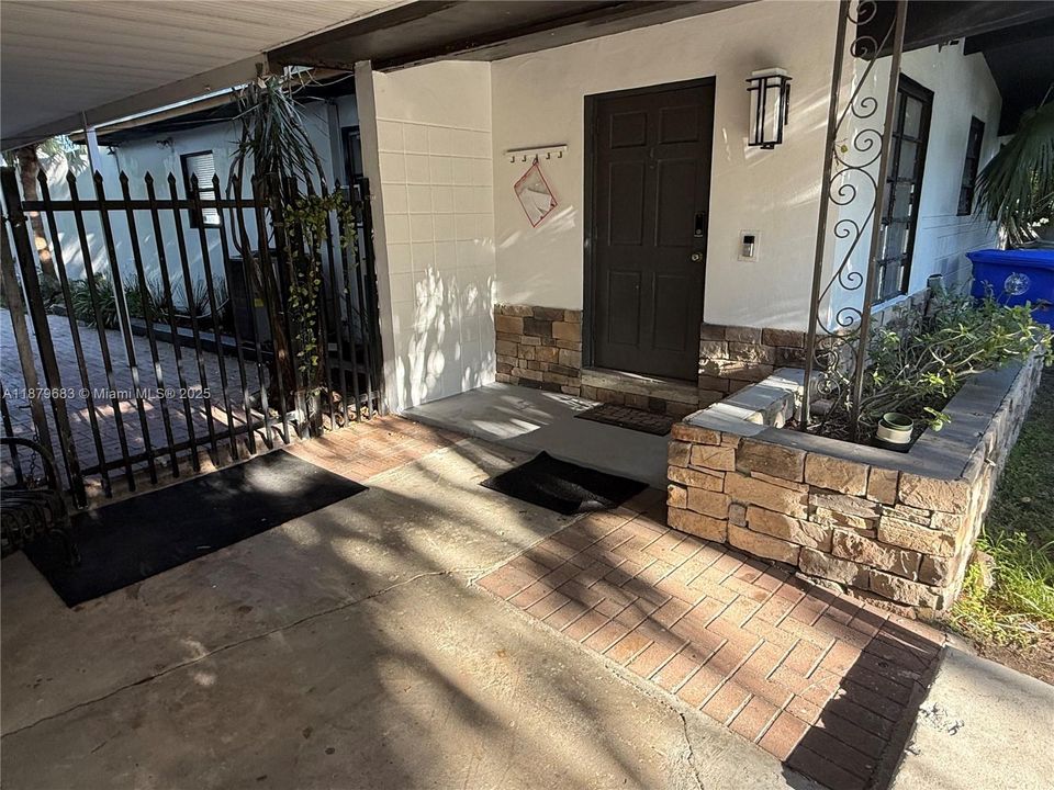 Activo con contrato: $1,749,000 (3 camas, 3 baños, 1700 Pies cuadrados)