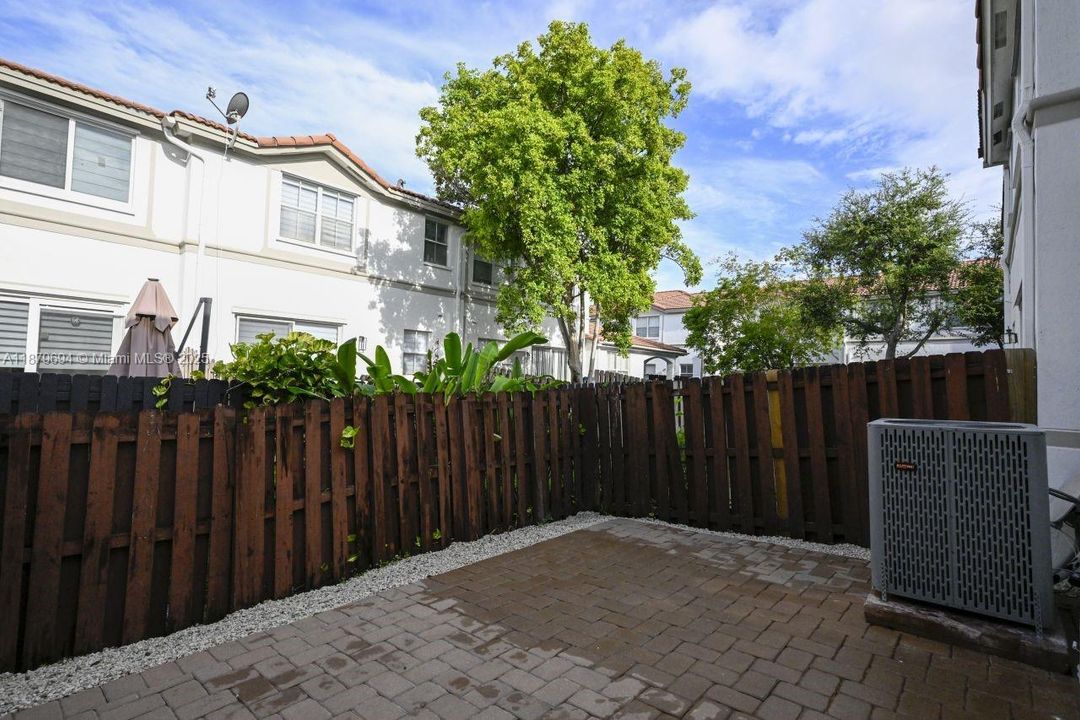 For Sale: $680,000 (4 beds, 2 baths, 1894 Square Feet)