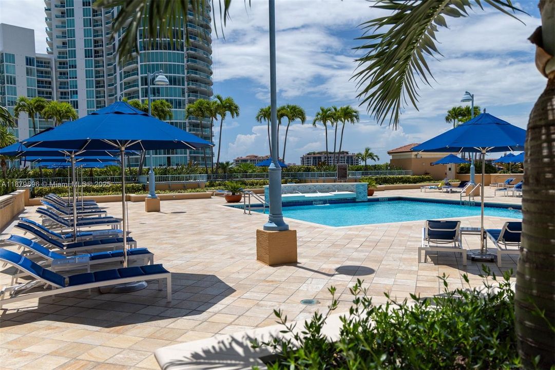 待售: $1,225,000 (2 贝兹, 2 浴室, 1080 平方英尺)