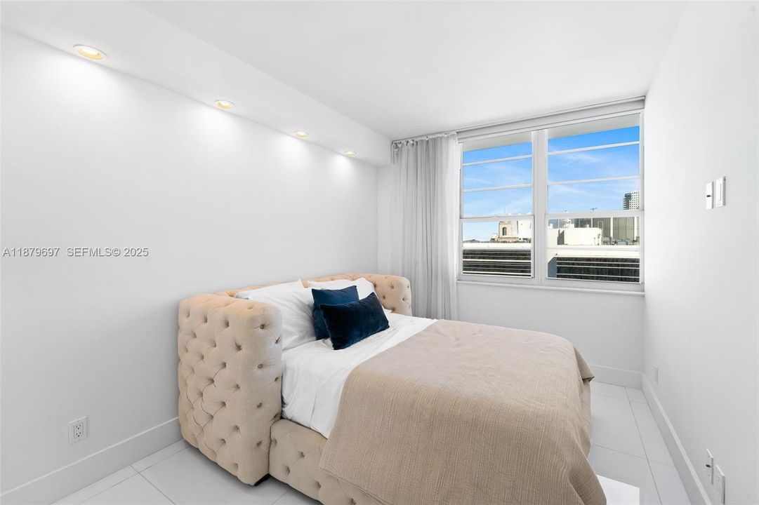 For Sale: $1,874,000 (3 beds, 2 baths, 1455 Square Feet)