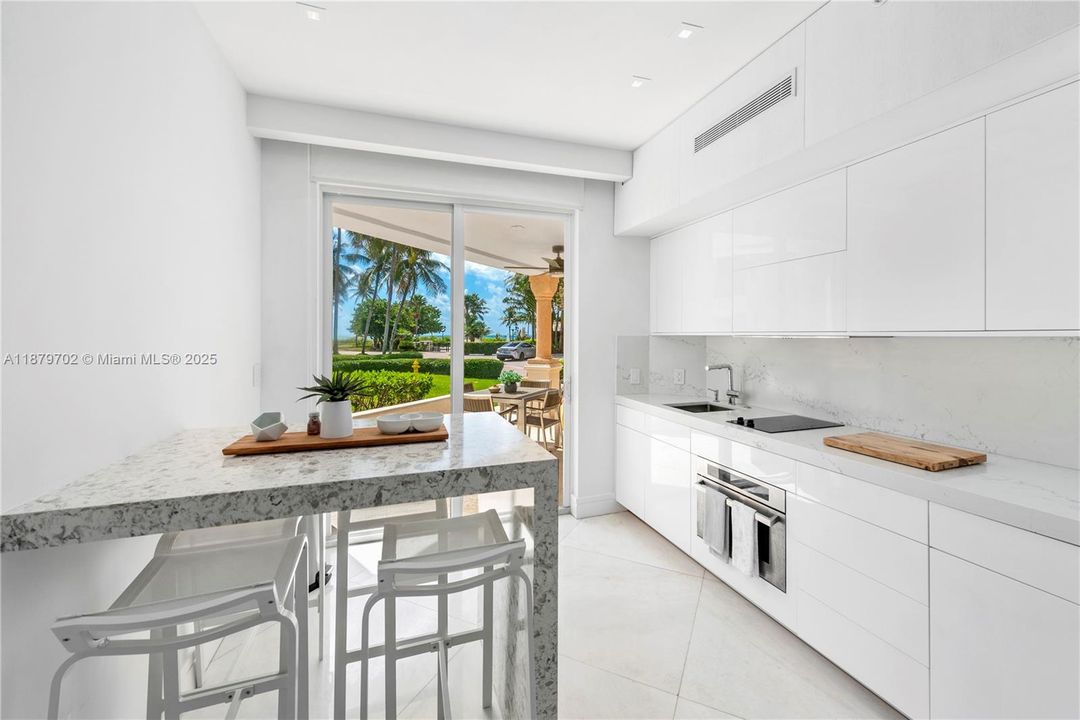 For Sale: $1,850,000 (1 beds, 1 baths, 690 Square Feet)