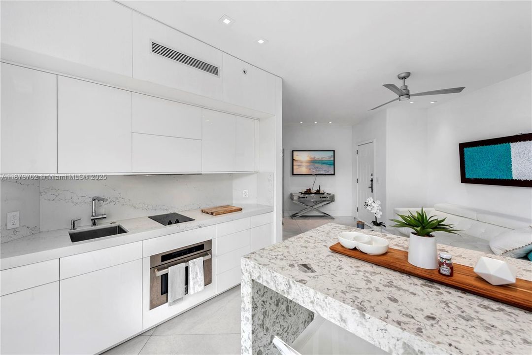 For Sale: $1,850,000 (1 beds, 1 baths, 690 Square Feet)