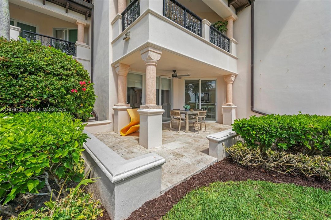 For Sale: $1,850,000 (1 beds, 1 baths, 690 Square Feet)