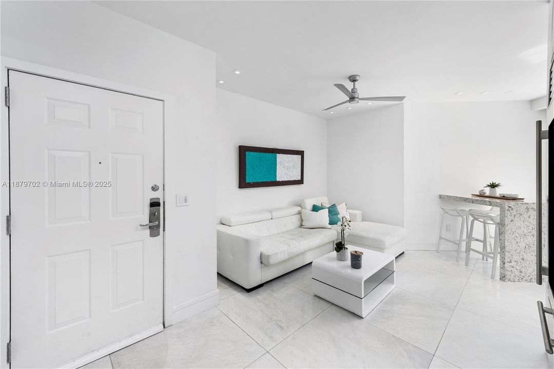 For Sale: $1,850,000 (1 beds, 1 baths, 690 Square Feet)