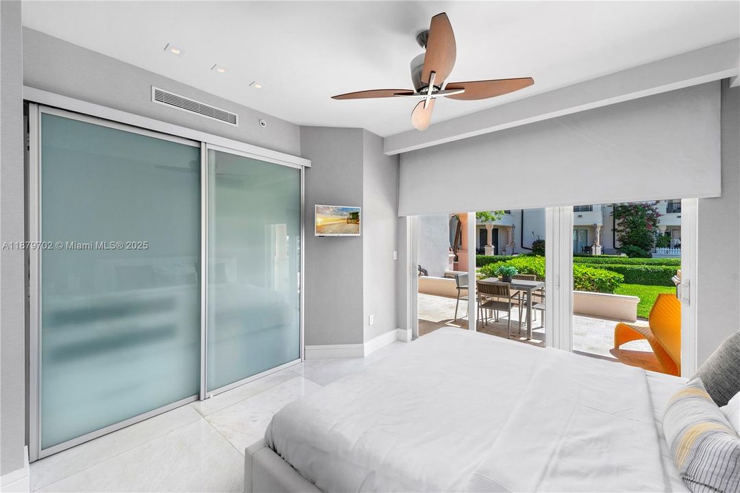 For Sale: $1,850,000 (1 beds, 1 baths, 690 Square Feet)