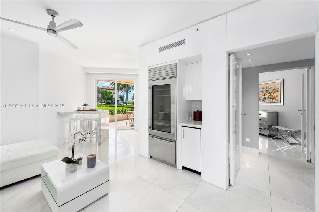 For Sale: $1,850,000 (1 beds, 1 baths, 690 Square Feet)