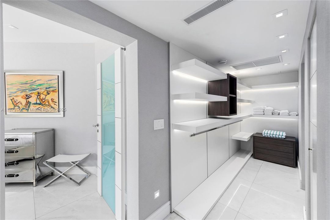 For Sale: $1,850,000 (1 beds, 1 baths, 690 Square Feet)