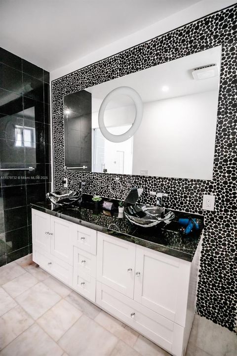 Под контрактом: $4,200 (3 спален, 2 ванн, 2071 Квадратных фут)