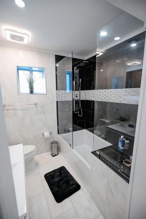 Под контрактом: $4,200 (3 спален, 2 ванн, 2071 Квадратных фут)