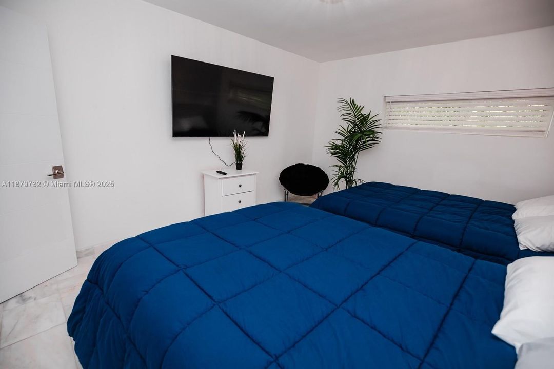 Под контрактом: $4,200 (3 спален, 2 ванн, 2071 Квадратных фут)