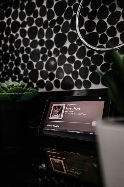 Под контрактом: $4,200 (3 спален, 2 ванн, 2071 Квадратных фут)