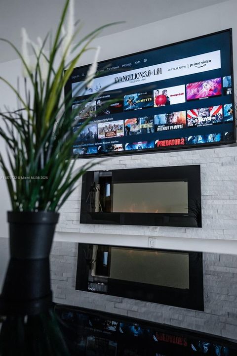 Под контрактом: $4,200 (3 спален, 2 ванн, 2071 Квадратных фут)