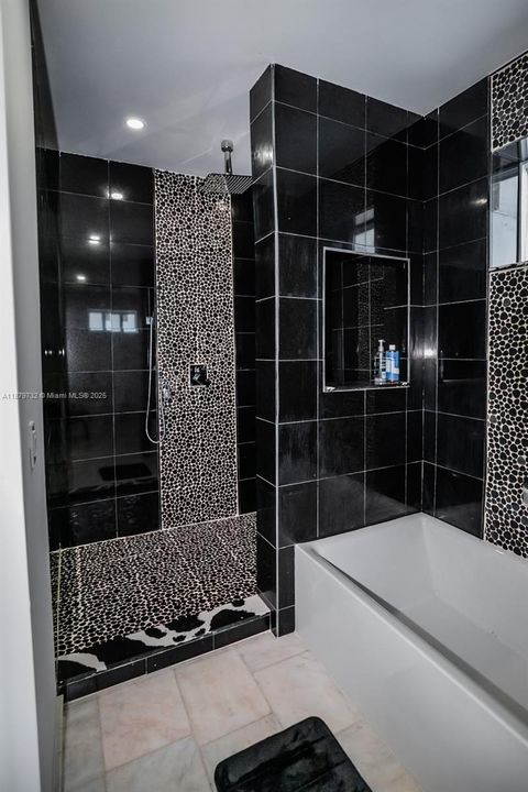 Под контрактом: $4,200 (3 спален, 2 ванн, 2071 Квадратных фут)