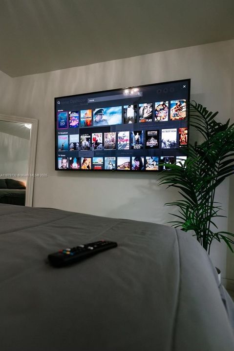 Под контрактом: $4,200 (3 спален, 2 ванн, 2071 Квадратных фут)