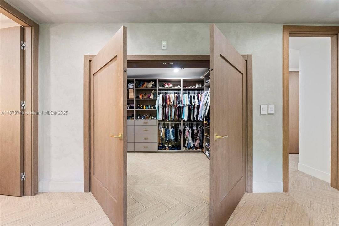 En Renta: $10,000 (4 camas, 3 baños, 3073 Pies cuadrados)