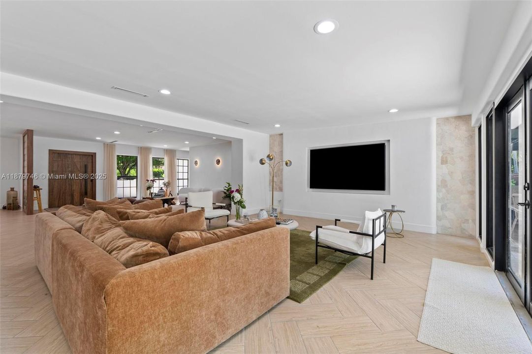 En Renta: $10,000 (4 camas, 3 baños, 3073 Pies cuadrados)