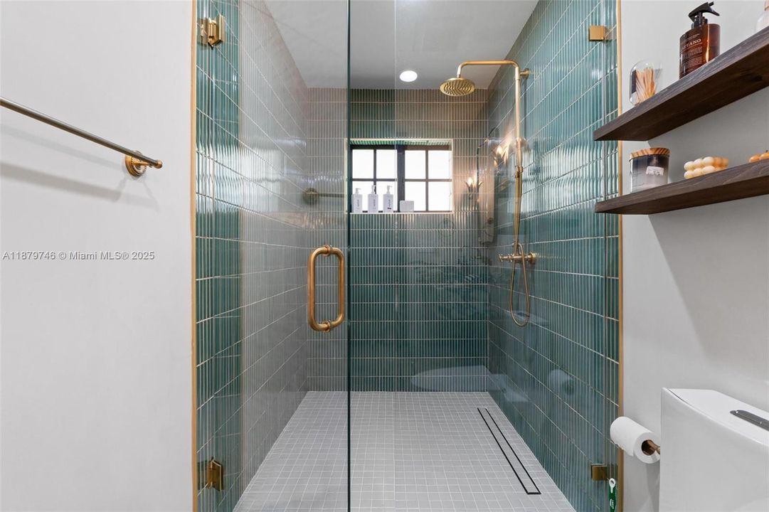 En Renta: $10,000 (4 camas, 3 baños, 3073 Pies cuadrados)