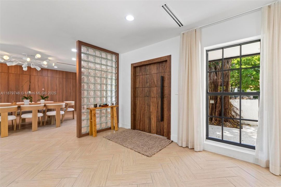 En Renta: $10,000 (4 camas, 3 baños, 3073 Pies cuadrados)