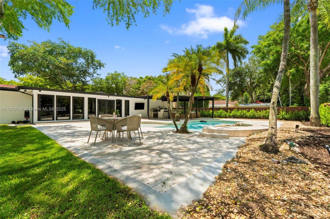 En Renta: $10,000 (4 camas, 3 baños, 3073 Pies cuadrados)