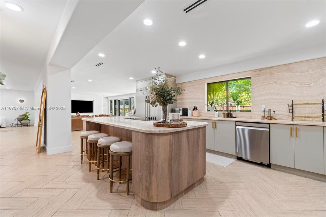 En Renta: $10,000 (4 camas, 3 baños, 3073 Pies cuadrados)