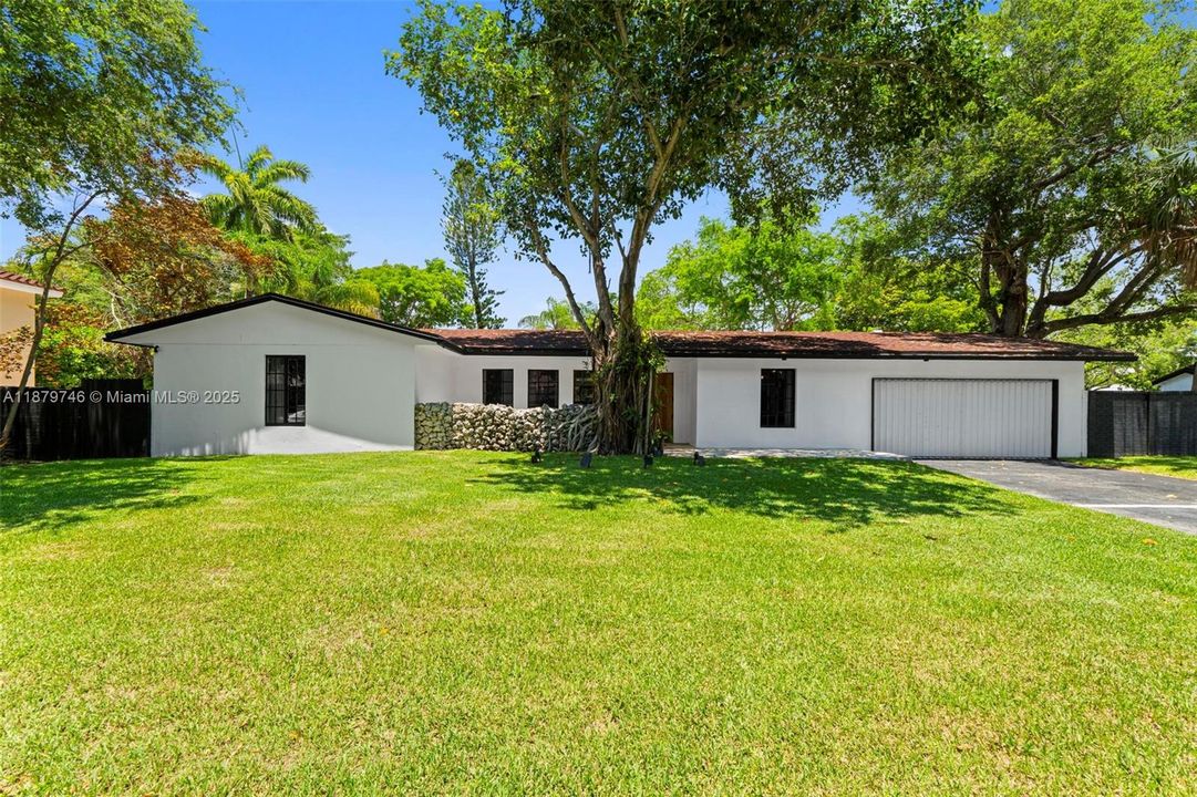 En Renta: $10,000 (4 camas, 3 baños, 3073 Pies cuadrados)