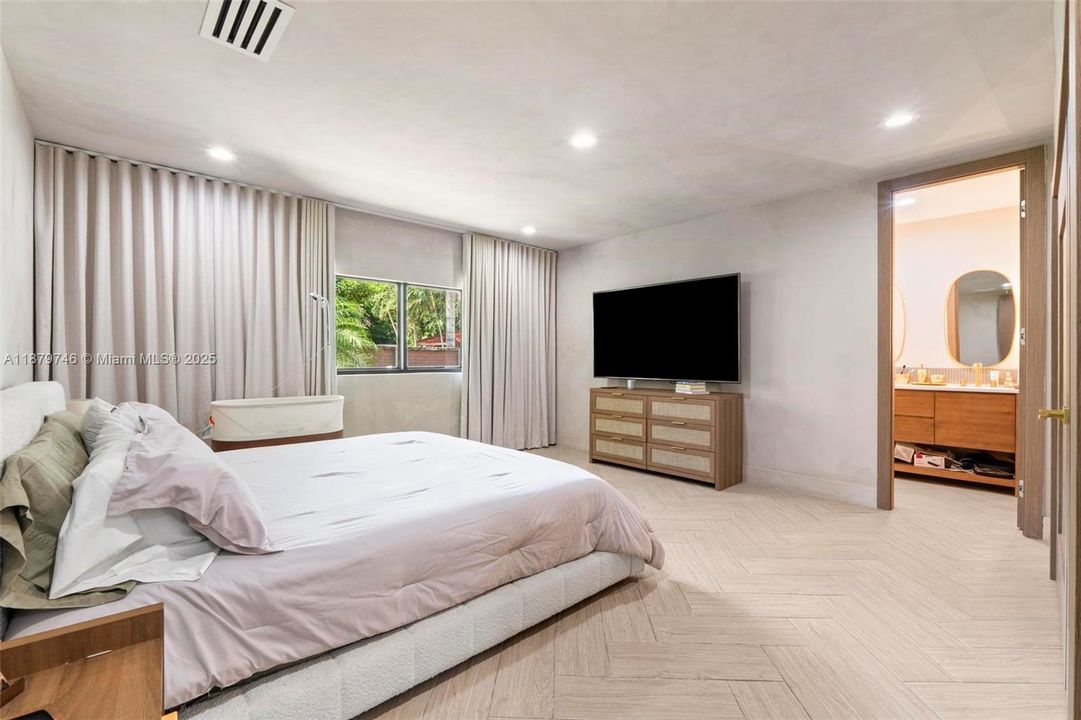 En Renta: $10,000 (4 camas, 3 baños, 3073 Pies cuadrados)