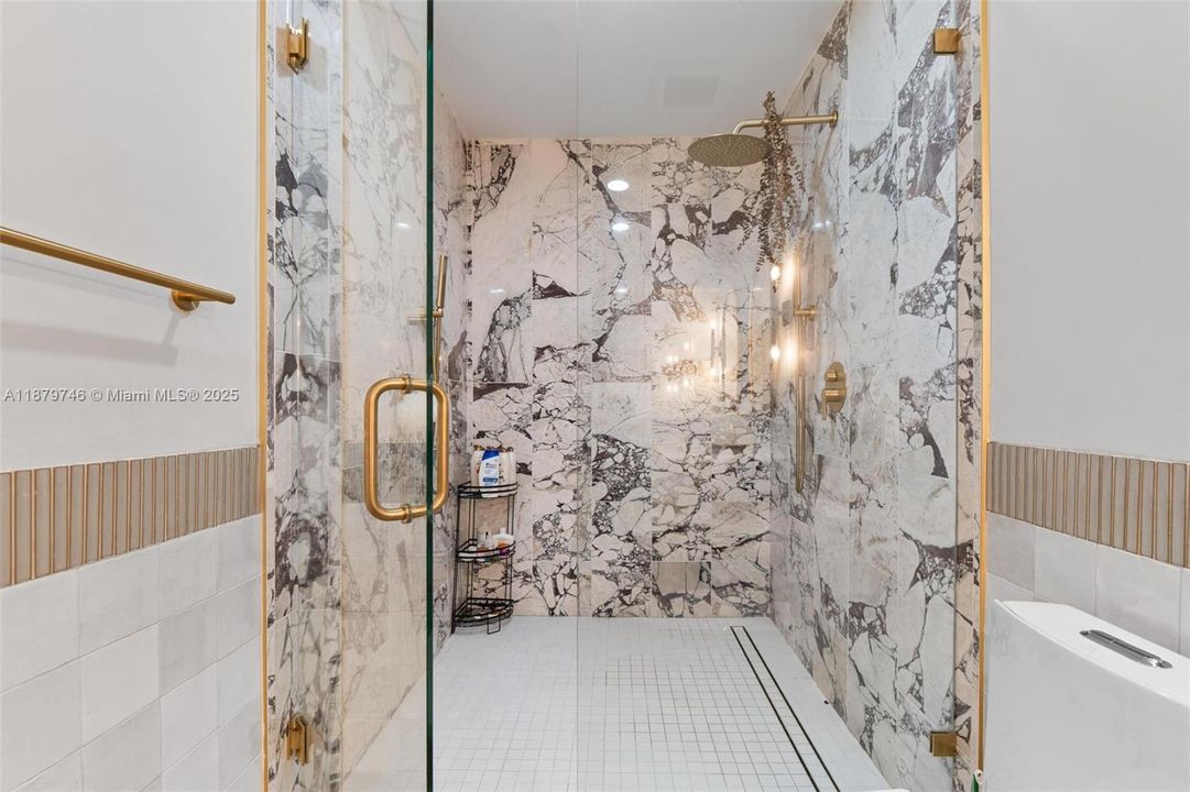 En Renta: $10,000 (4 camas, 3 baños, 3073 Pies cuadrados)