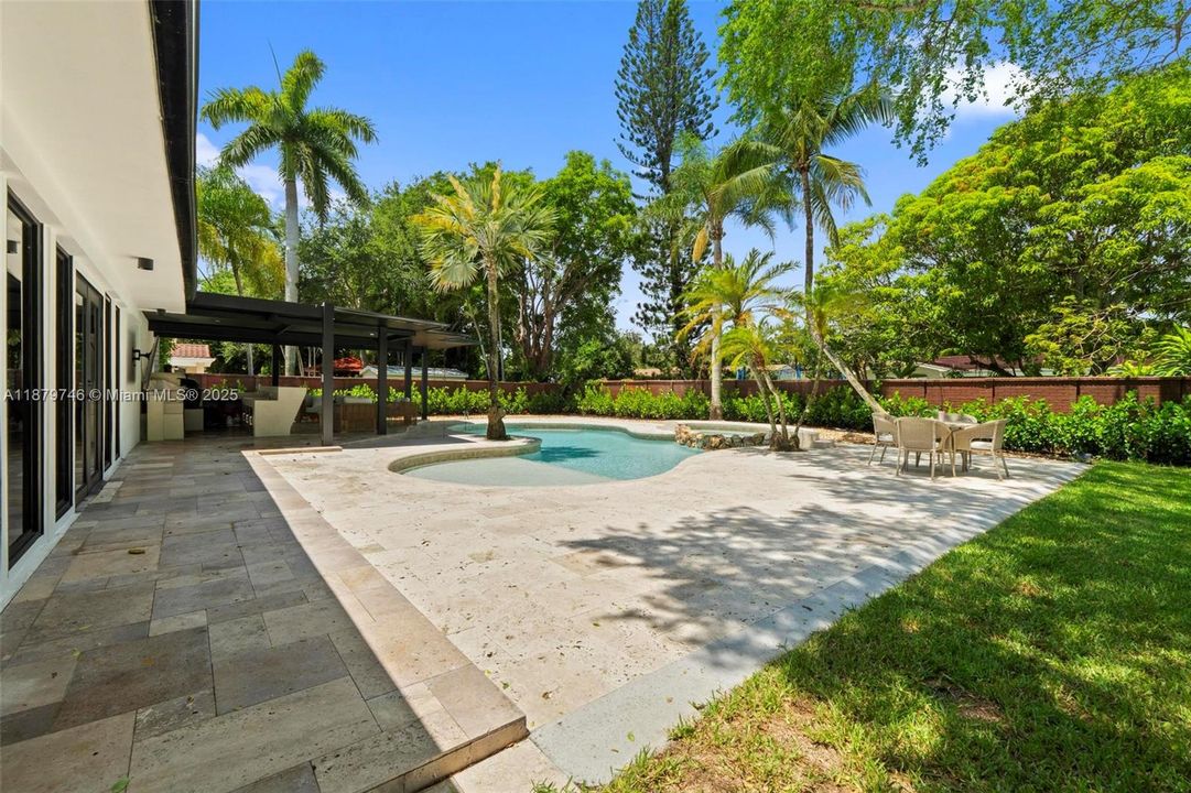 En Renta: $10,000 (4 camas, 3 baños, 3073 Pies cuadrados)