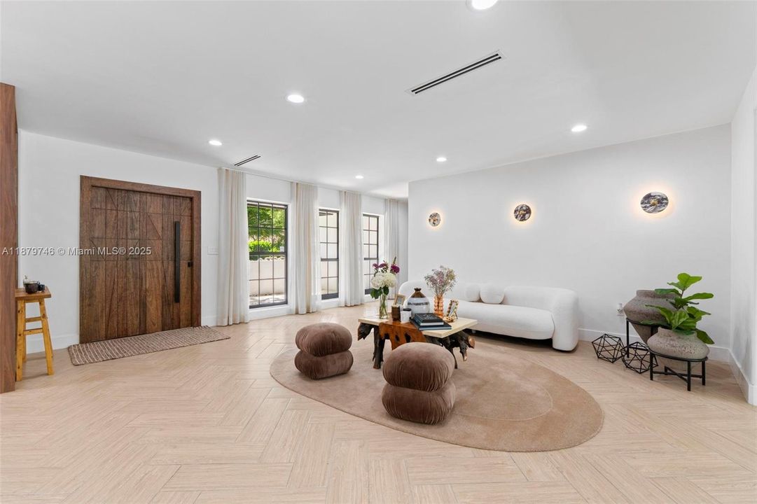 En Renta: $10,000 (4 camas, 3 baños, 3073 Pies cuadrados)