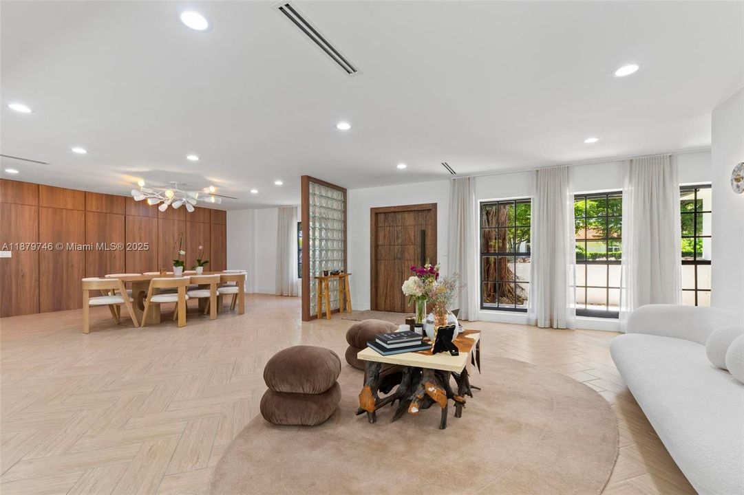 En Renta: $10,000 (4 camas, 3 baños, 3073 Pies cuadrados)