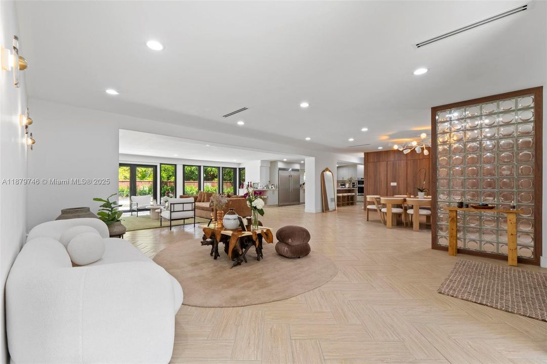 En Renta: $10,000 (4 camas, 3 baños, 3073 Pies cuadrados)