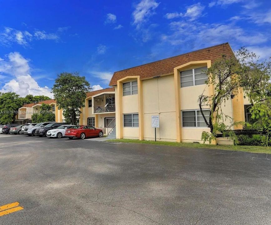 For Sale: $195,000 (2 beds, 1 baths, 840 Square Feet)