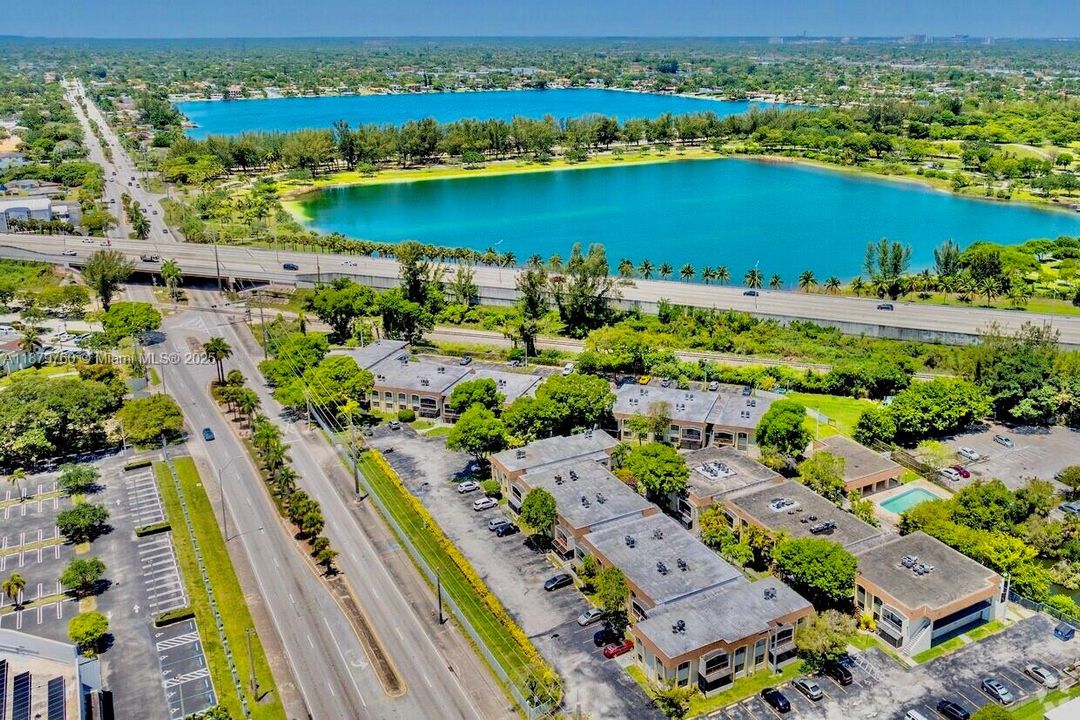 For Sale: $195,000 (2 beds, 1 baths, 840 Square Feet)