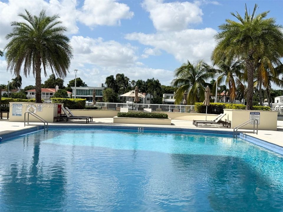 На продажу: $829,000 (2 спален, 2 ванн, 1650 Квадратных фут)