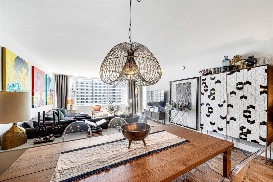 На продажу: $829,000 (2 спален, 2 ванн, 1650 Квадратных фут)