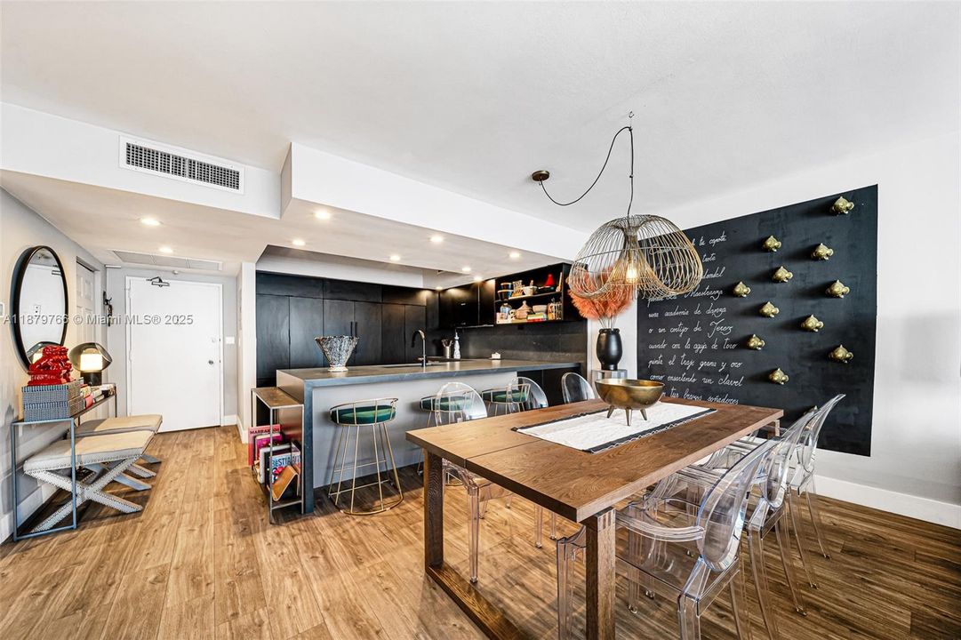 На продажу: $829,000 (2 спален, 2 ванн, 1650 Квадратных фут)