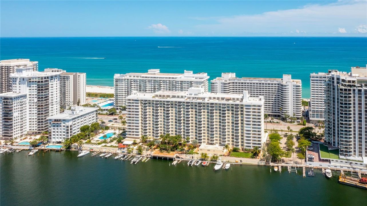 На продажу: $829,000 (2 спален, 2 ванн, 1650 Квадратных фут)