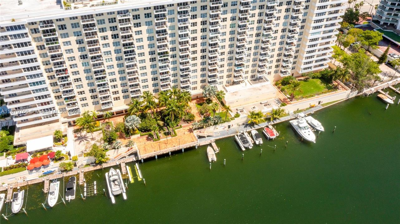 На продажу: $829,000 (2 спален, 2 ванн, 1650 Квадратных фут)