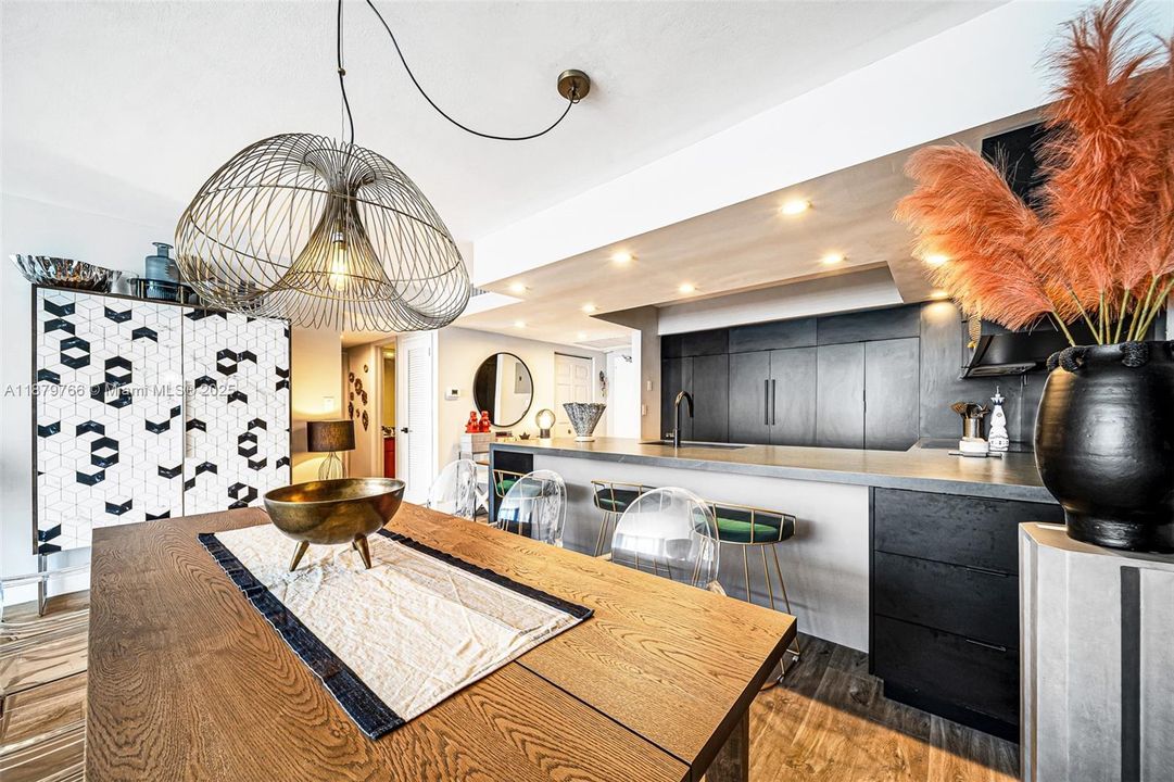 На продажу: $829,000 (2 спален, 2 ванн, 1650 Квадратных фут)