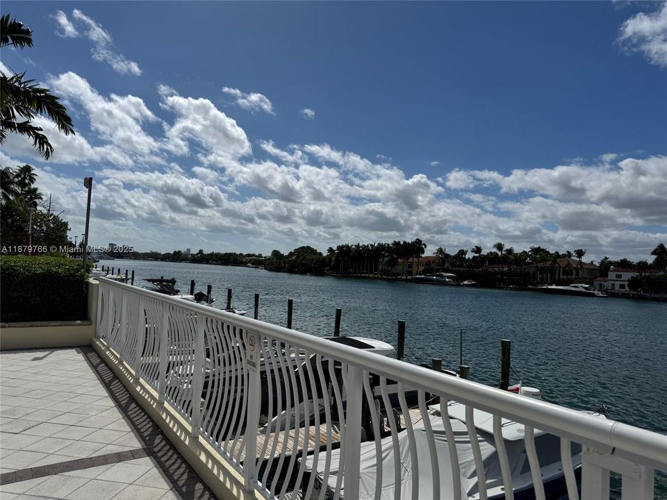 На продажу: $829,000 (2 спален, 2 ванн, 1650 Квадратных фут)