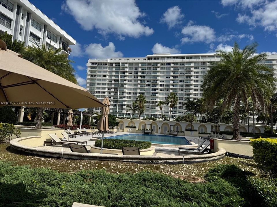 На продажу: $829,000 (2 спален, 2 ванн, 1650 Квадратных фут)