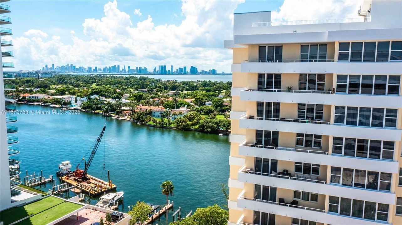 На продажу: $829,000 (2 спален, 2 ванн, 1650 Квадратных фут)