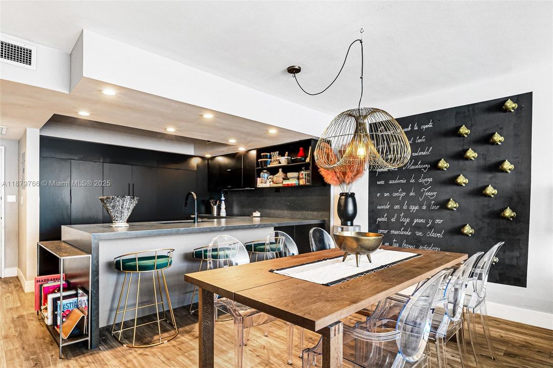 На продажу: $829,000 (2 спален, 2 ванн, 1650 Квадратных фут)