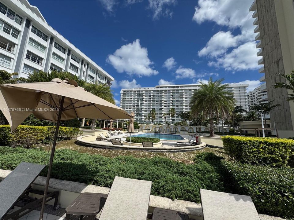 На продажу: $829,000 (2 спален, 2 ванн, 1650 Квадратных фут)