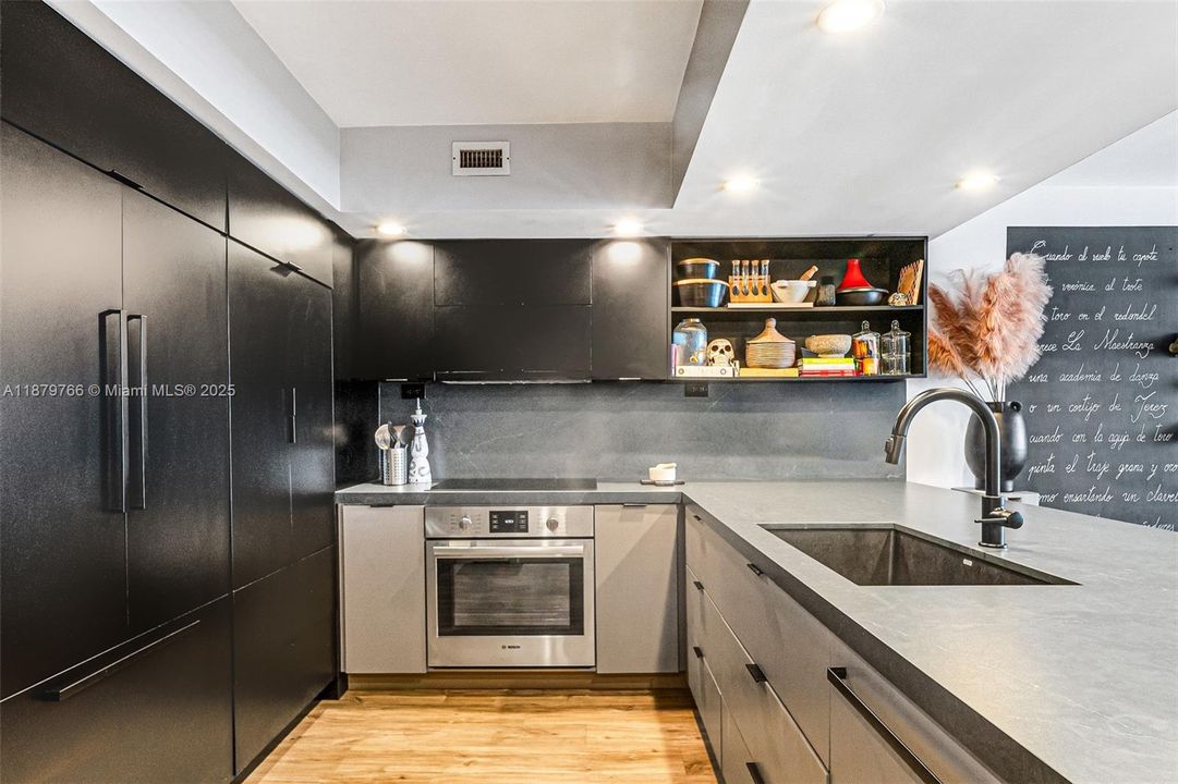 На продажу: $829,000 (2 спален, 2 ванн, 1650 Квадратных фут)