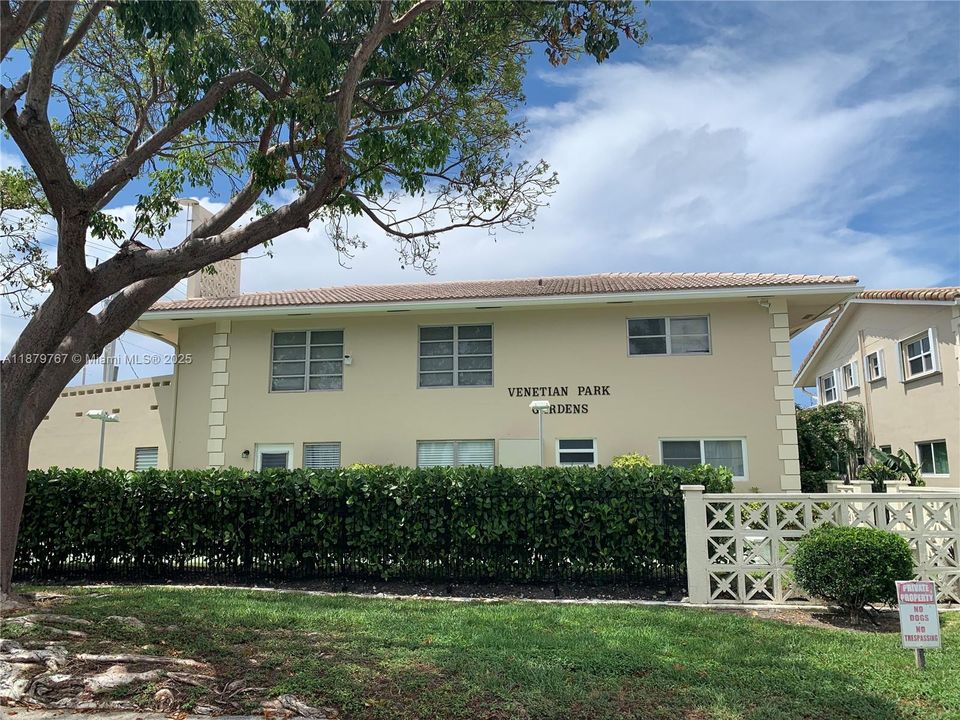 For Sale: $135,000 (1 beds, 1 baths, 700 Square Feet)